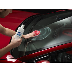 Autoglym CGP325 Car Glass Polish removes contaminants for smear free finish