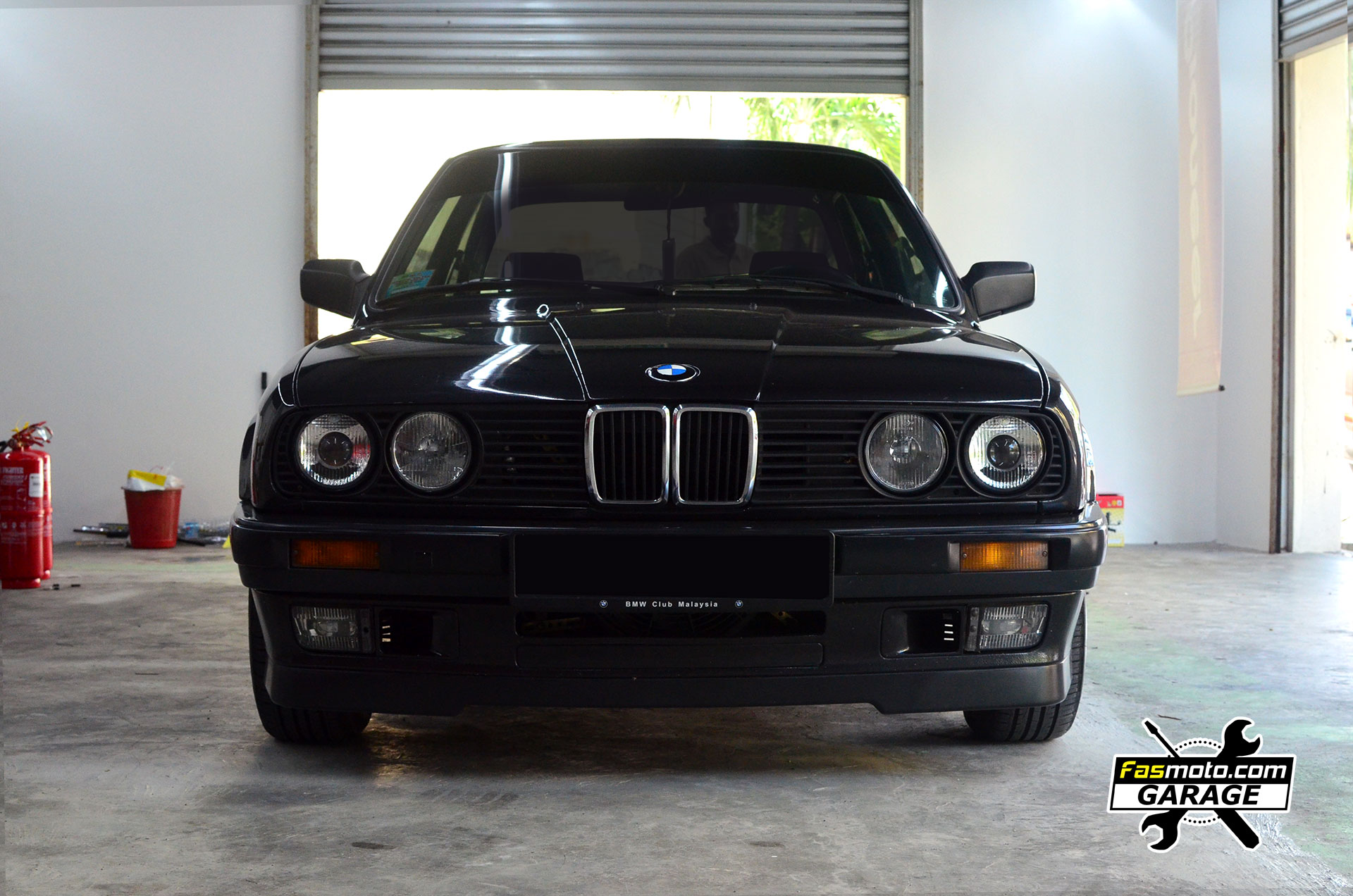 BMW E30 318i Looks good till this day