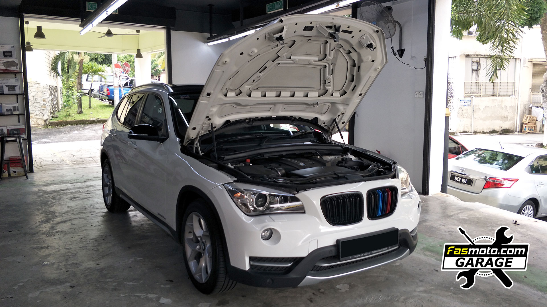 BMW X1 E84 Under Hood Bonnet Sound and Heat Insulation