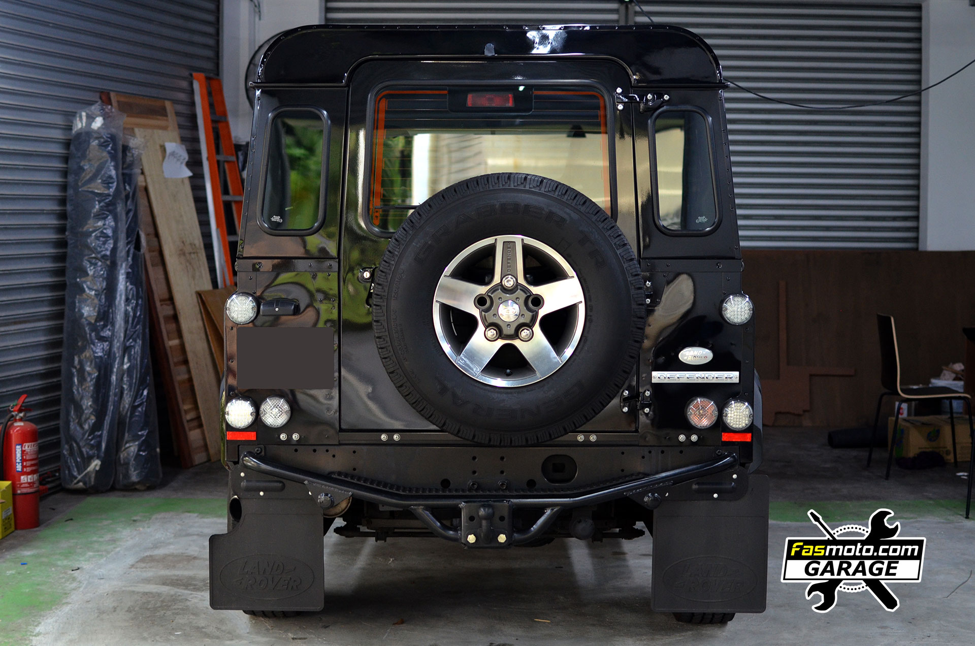 Land Rover Defender SVX Kenwood KMM BT305 Install