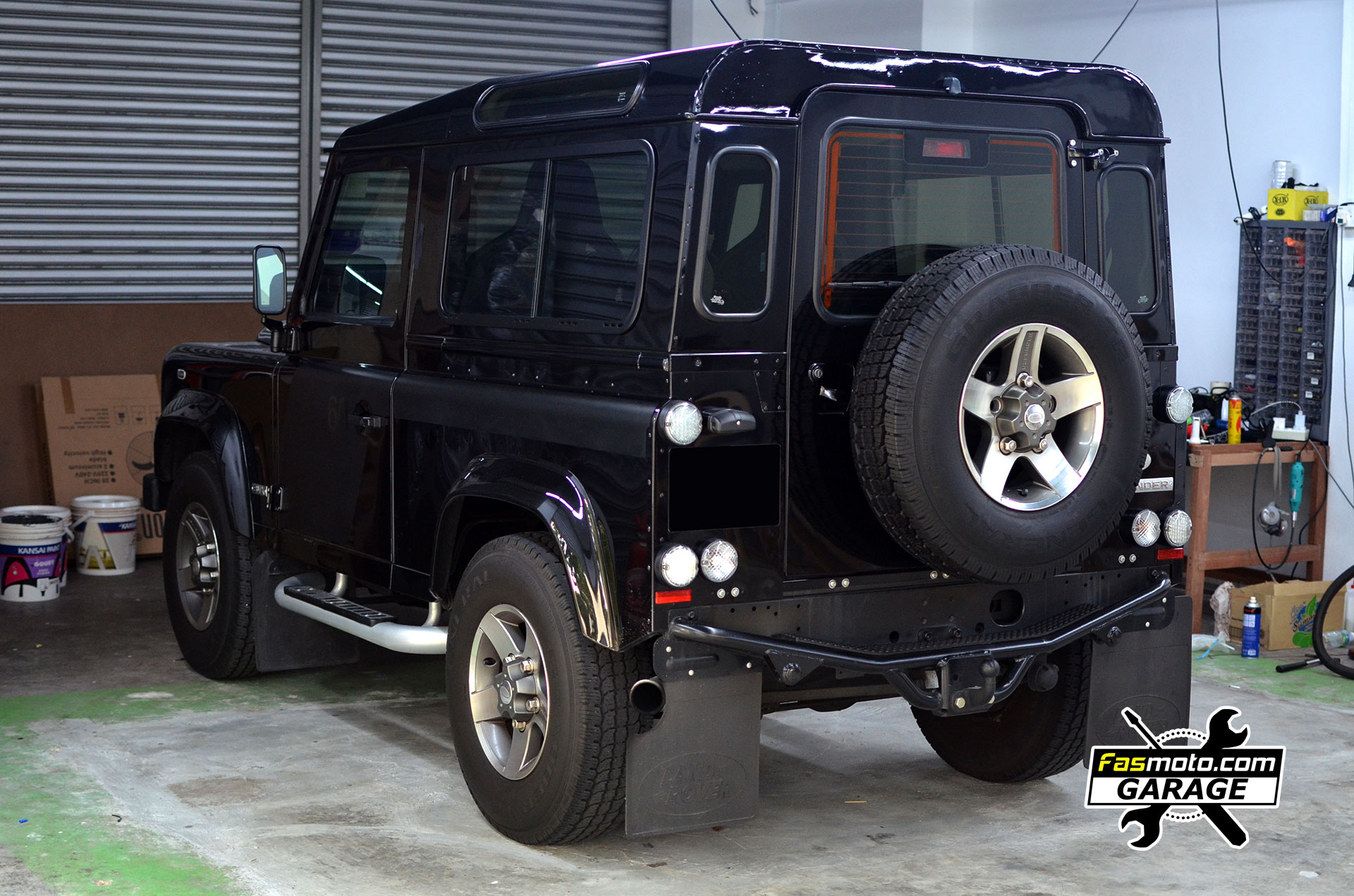 Land Rover Defender SVX Kenwood KMM BT305 Install