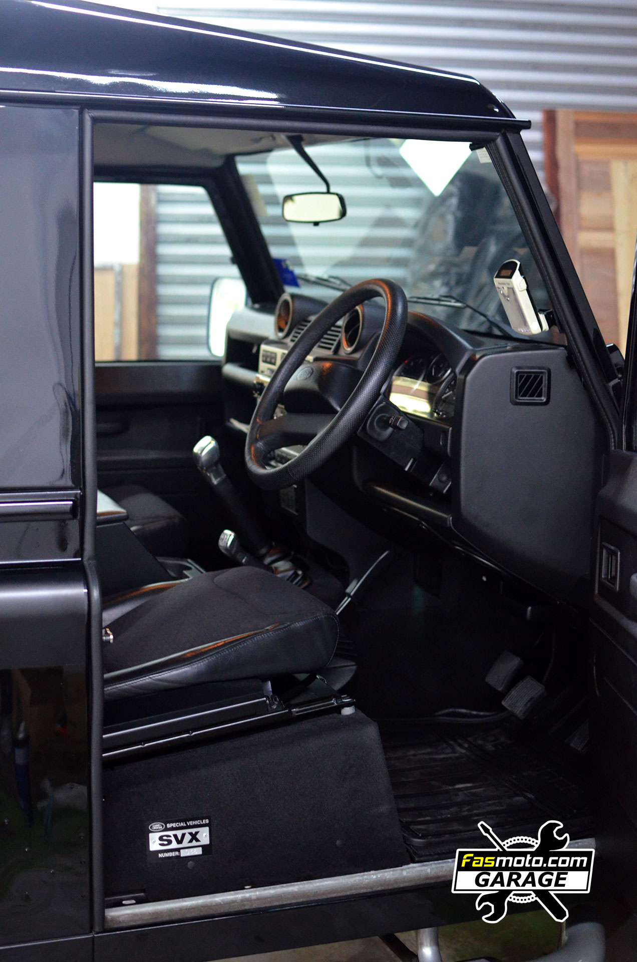 Land Rover Defender SVX Kenwood KMM BT305 Install