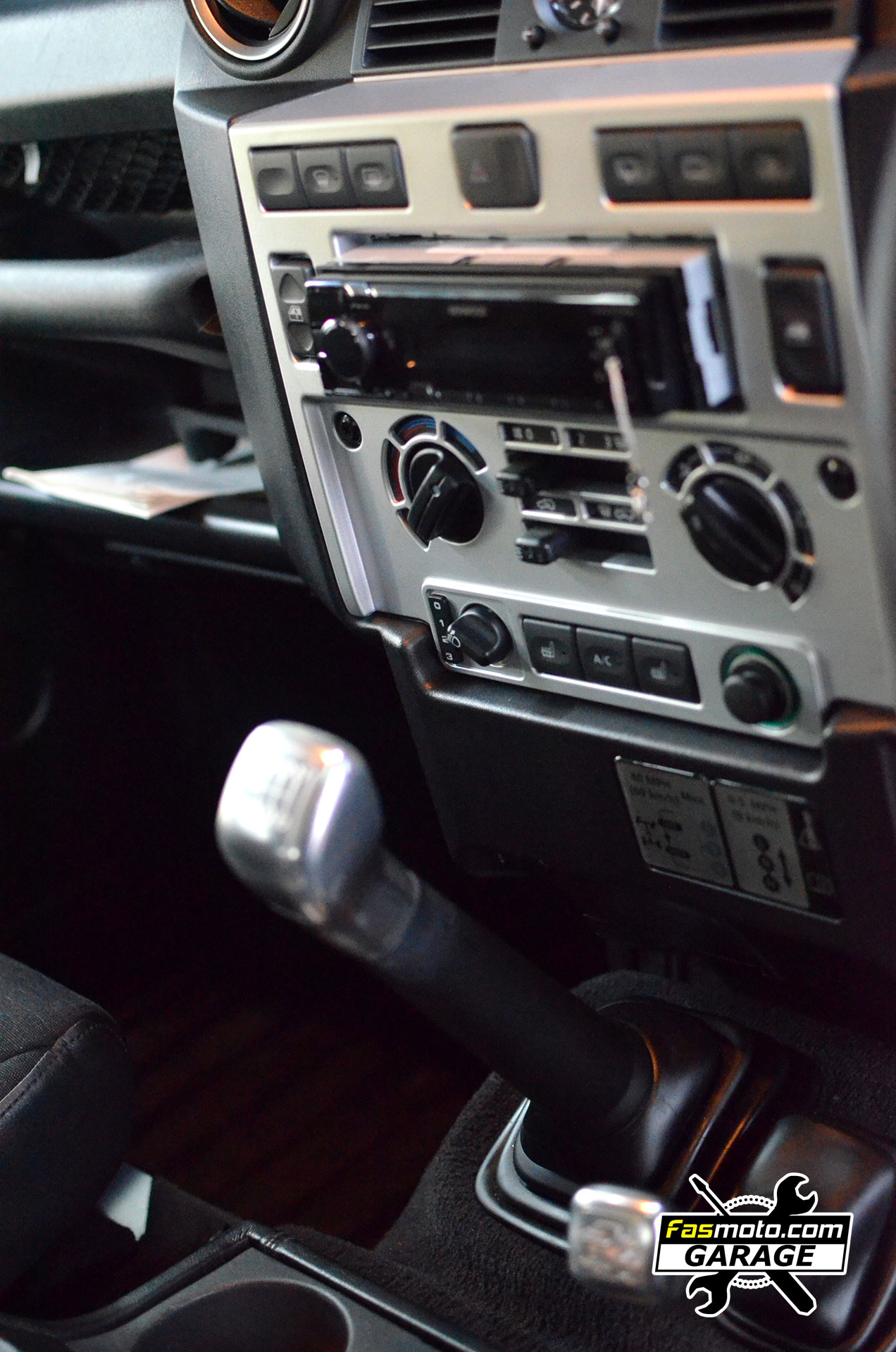 Land Rover Defender SVX Kenwood KMM BT305 Install