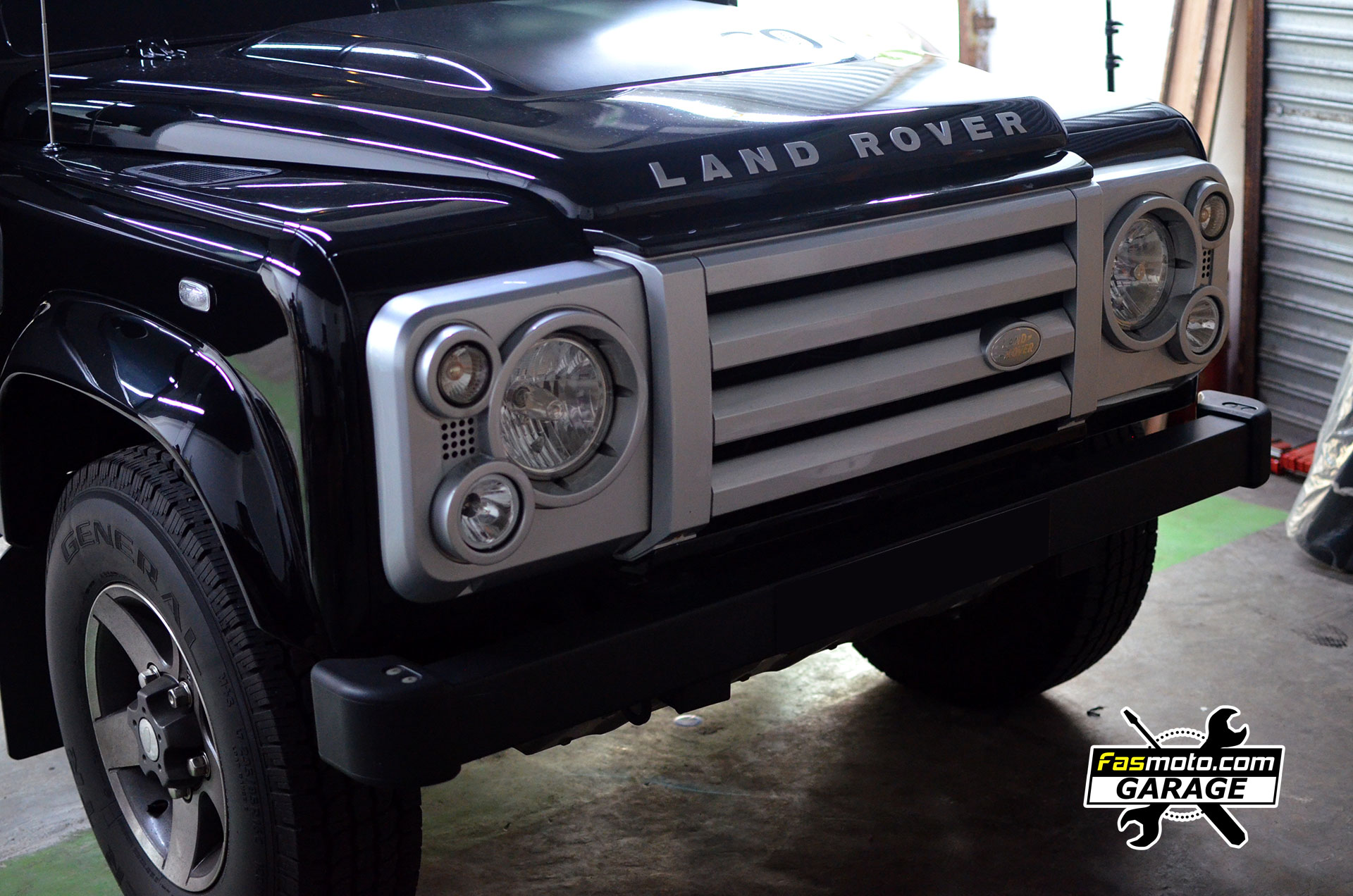 Land Rover Defender SVX Kenwood KMM BT305 Install