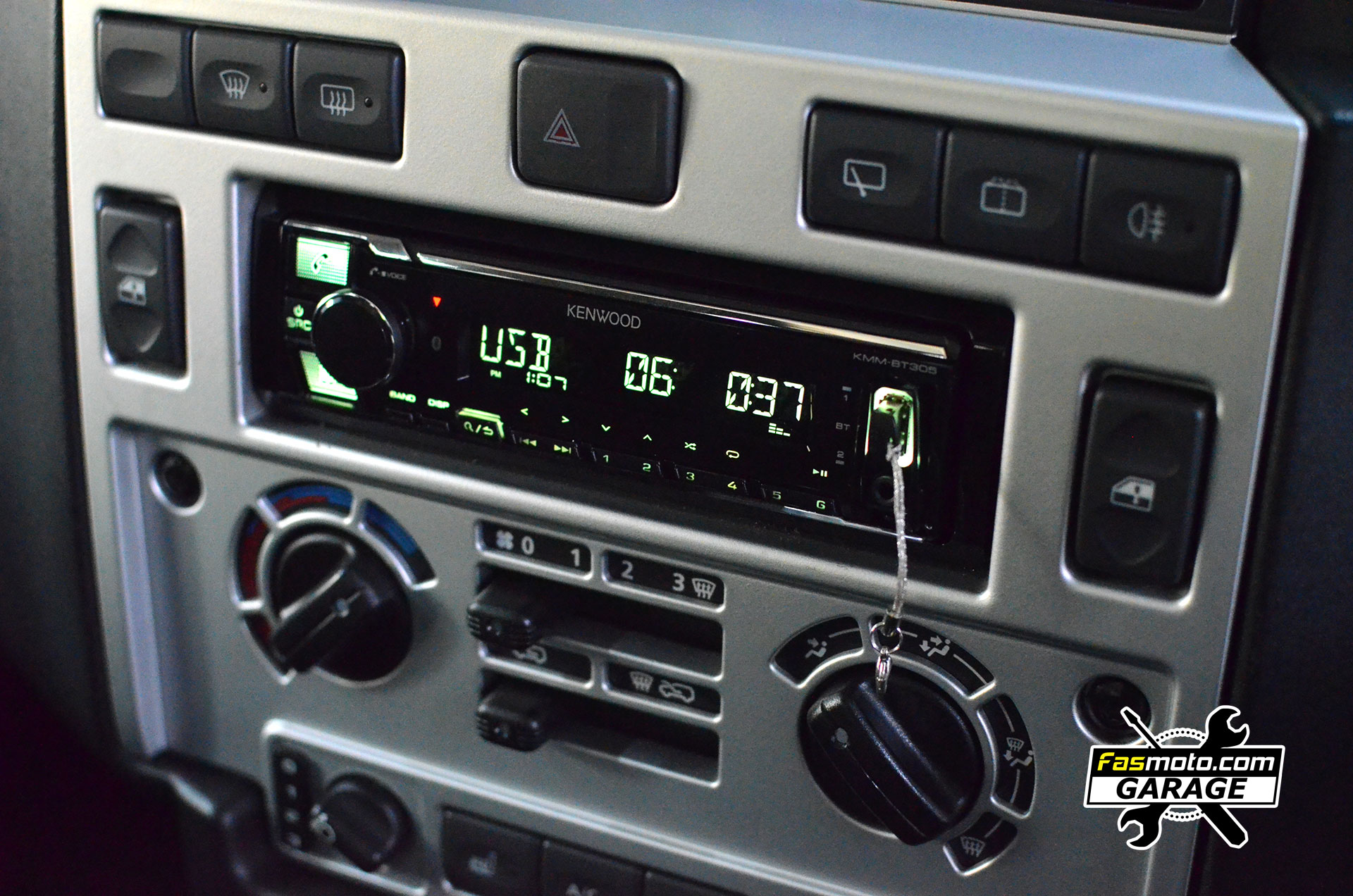 Land Rover Defender SVX Kenwood KMM BT305 Install