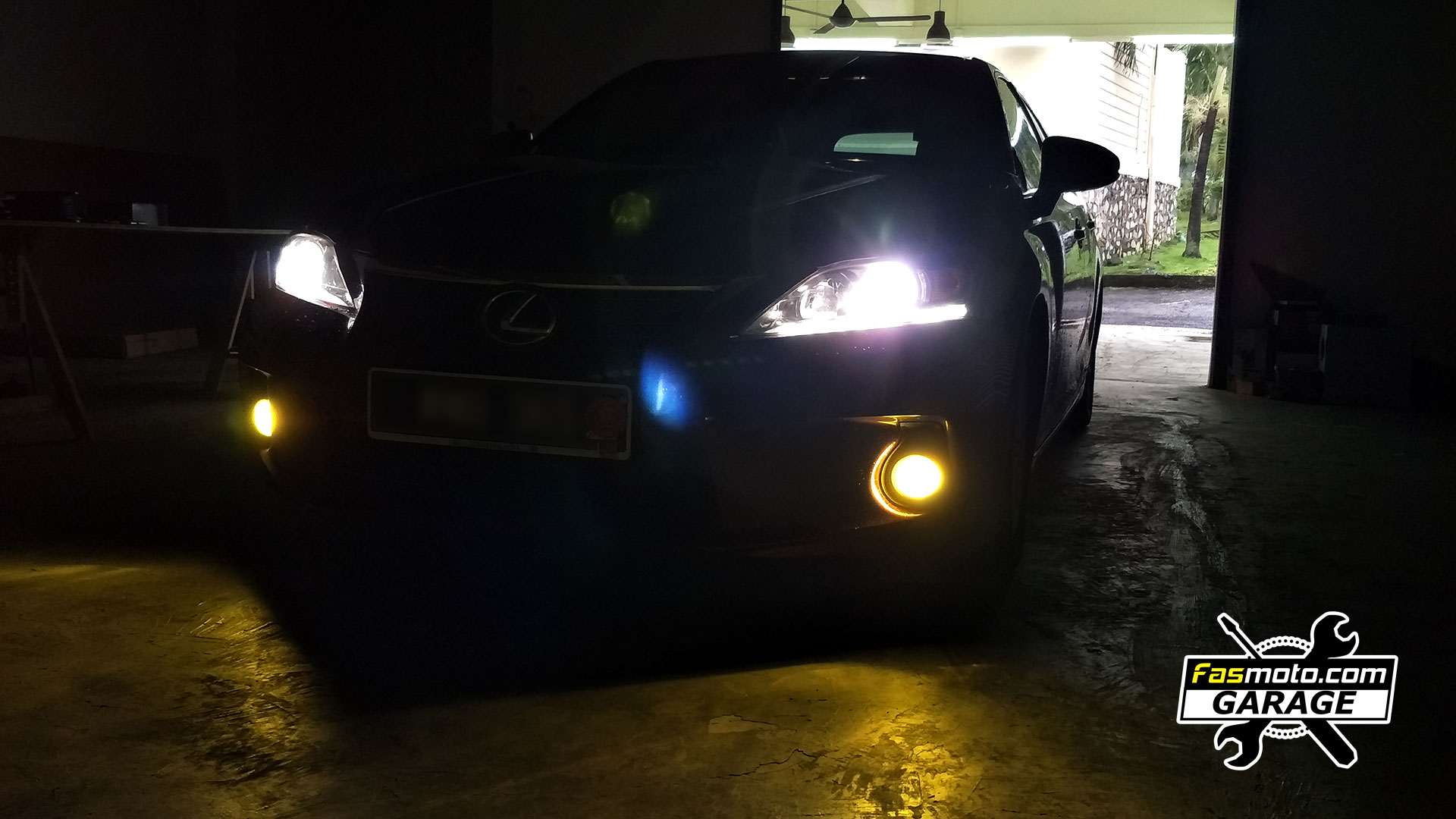 Lexus CT200H with the Philips Yellow LED Foglamp LED installed