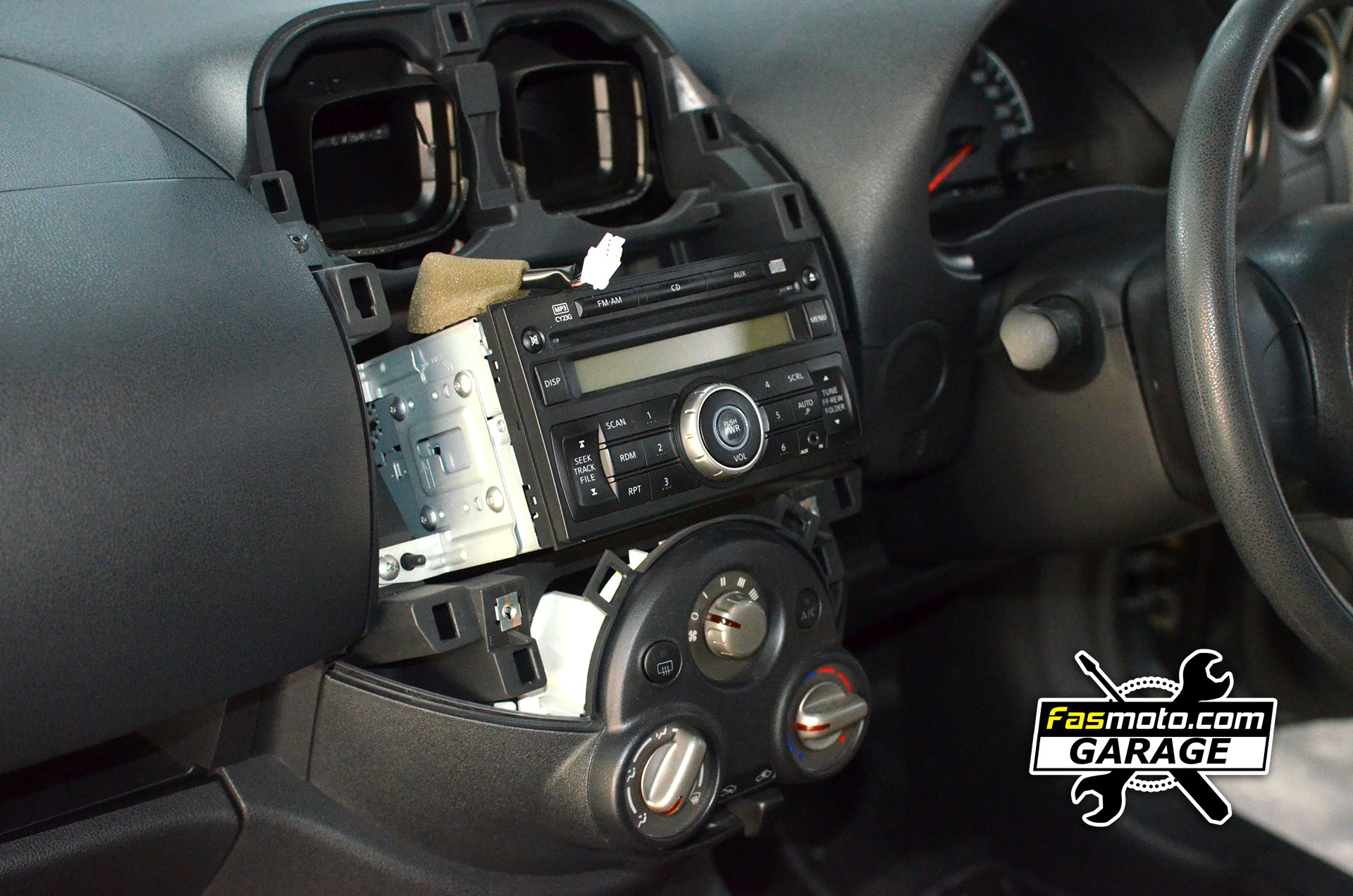 The Nissan Almera N17 factory head unit