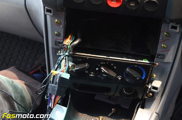 proton-waja-kenwood-kmm-bt302-installation-10