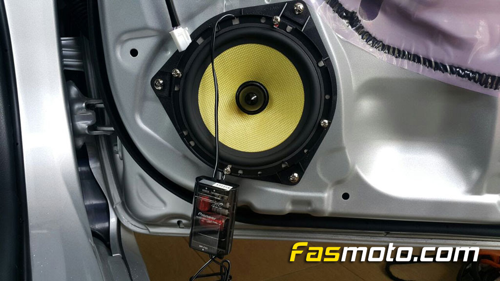 toyota-altis-pioneer-speakers-9