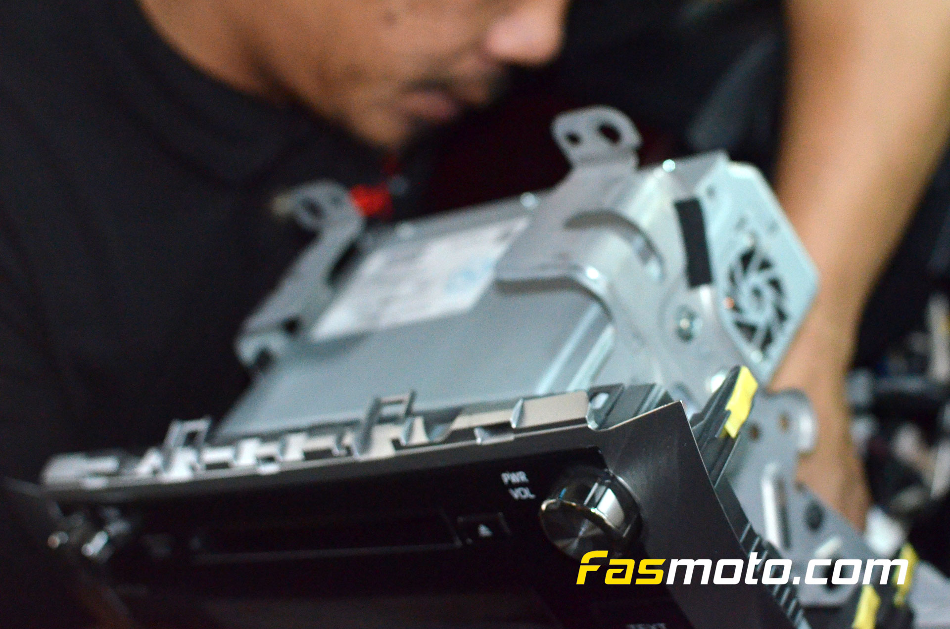 Removal of the factory stereo