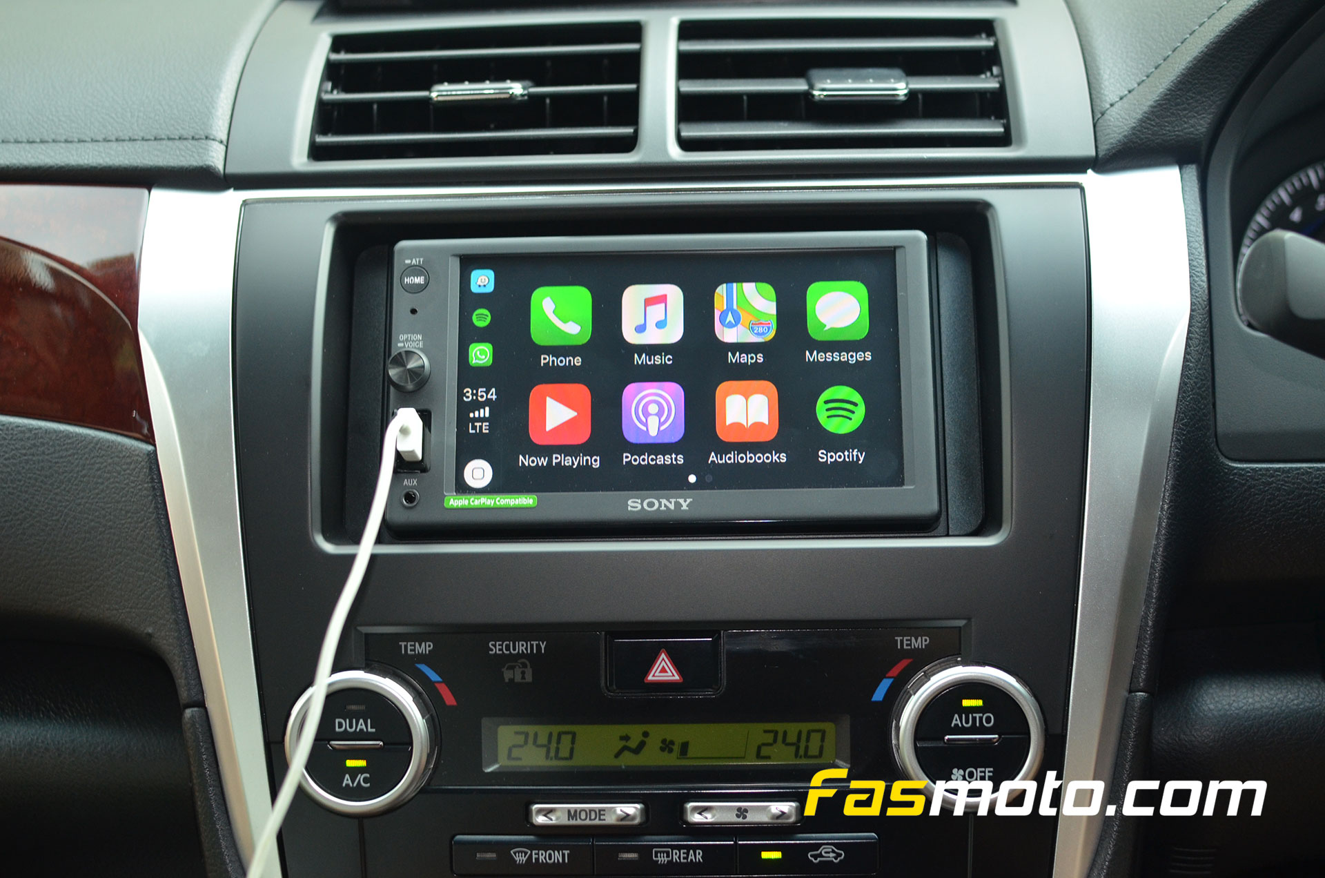 Sony XAV-AX1000 APple CarPlay home screen