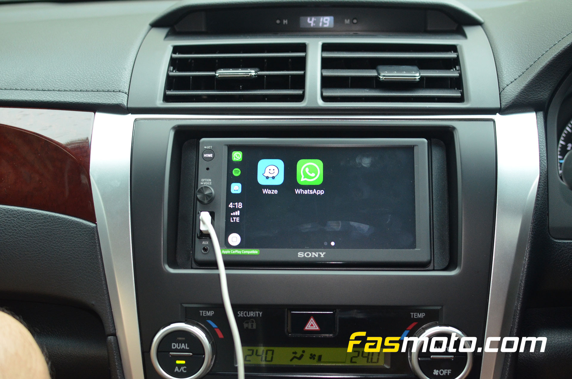 Waze and Potify Icon in Apple CarPlay