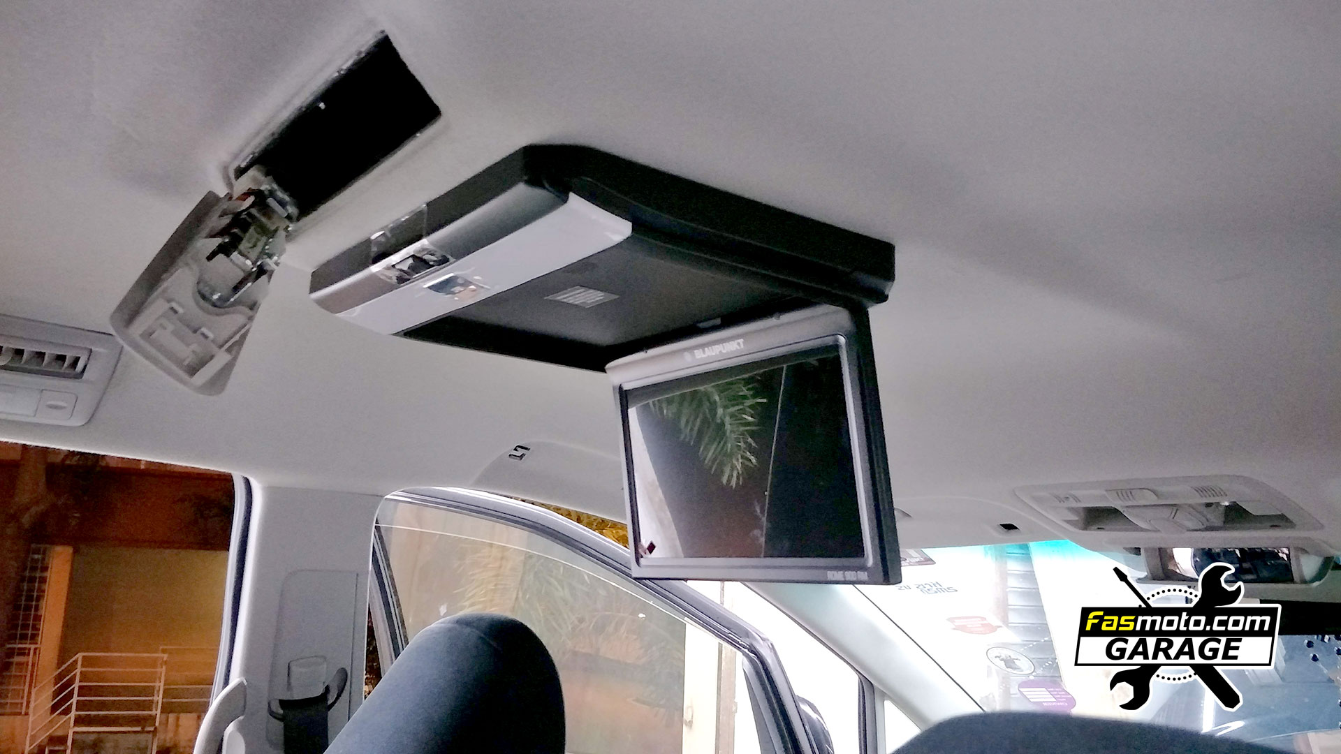 Toyota Estima ACR50 - Blaupunkt Overhead Monitor fitted